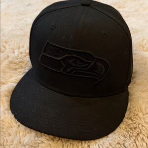Black Cap with Embroidered Logo New Era Seattle Seahawks SnapBack 9Fifty